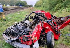 Auto wjechało pod pociąg w Motylewie. W środku matka z dziećmi