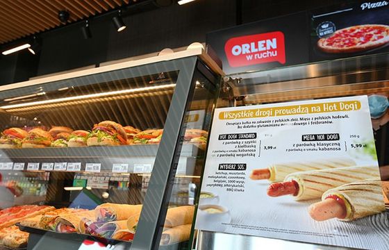 Na stacjach Orlenu będą hot-dogi z vege parówkami? Koncern pyta o wstępne oferty