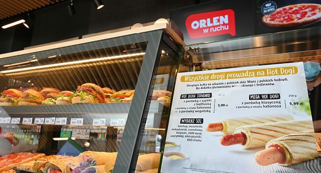 Na stacjach Orlenu będą hot-dogi z vege parówkami? Koncern pyta o wstępne oferty