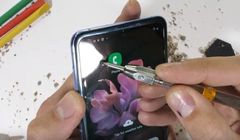 Testy Galaxy Z Flip kwestionują szklany ekran smartfona. Wymiana wyświetlacza w cenie 499 dolarów