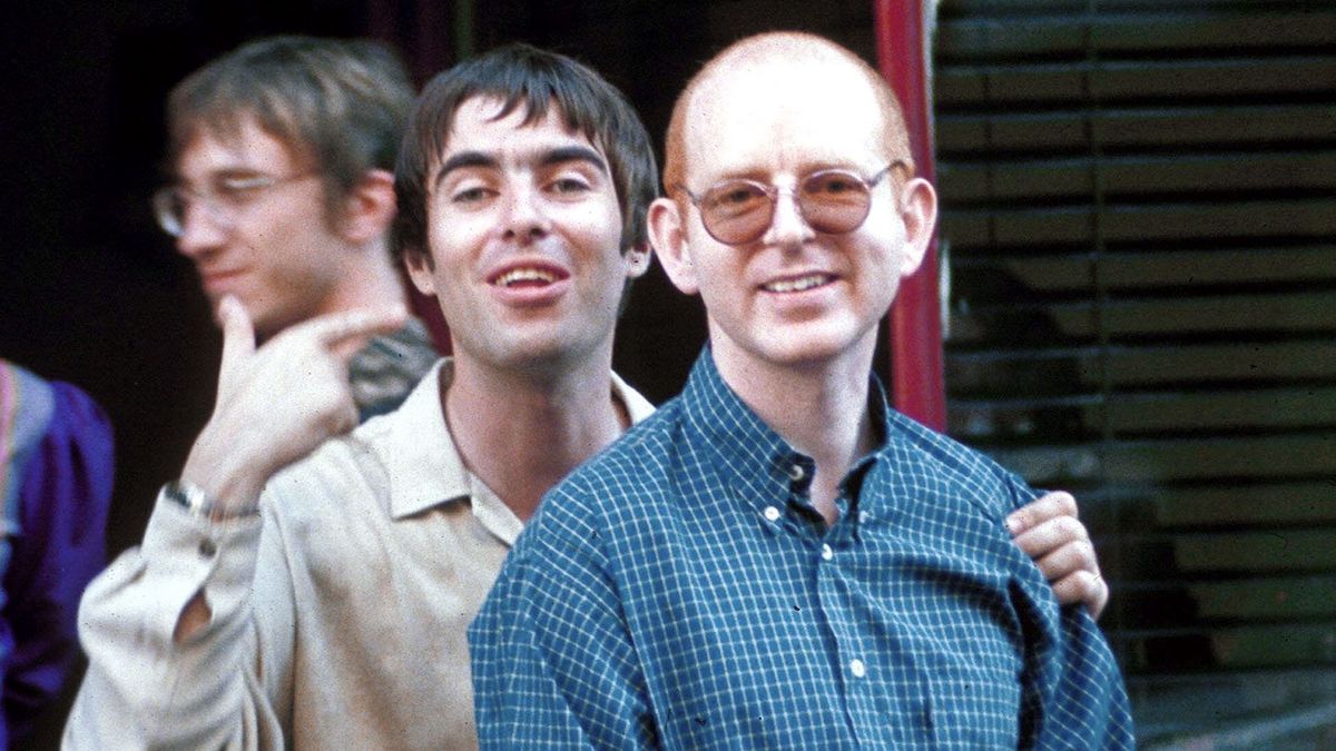 Alan McGee (po prawej) wraz z Liamem Gallagherem z Oasis