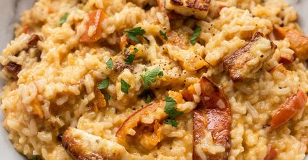 Kremowe risotto z kawałkami pieczonej dyni. Prosty przepis, a na talerzu uczta
