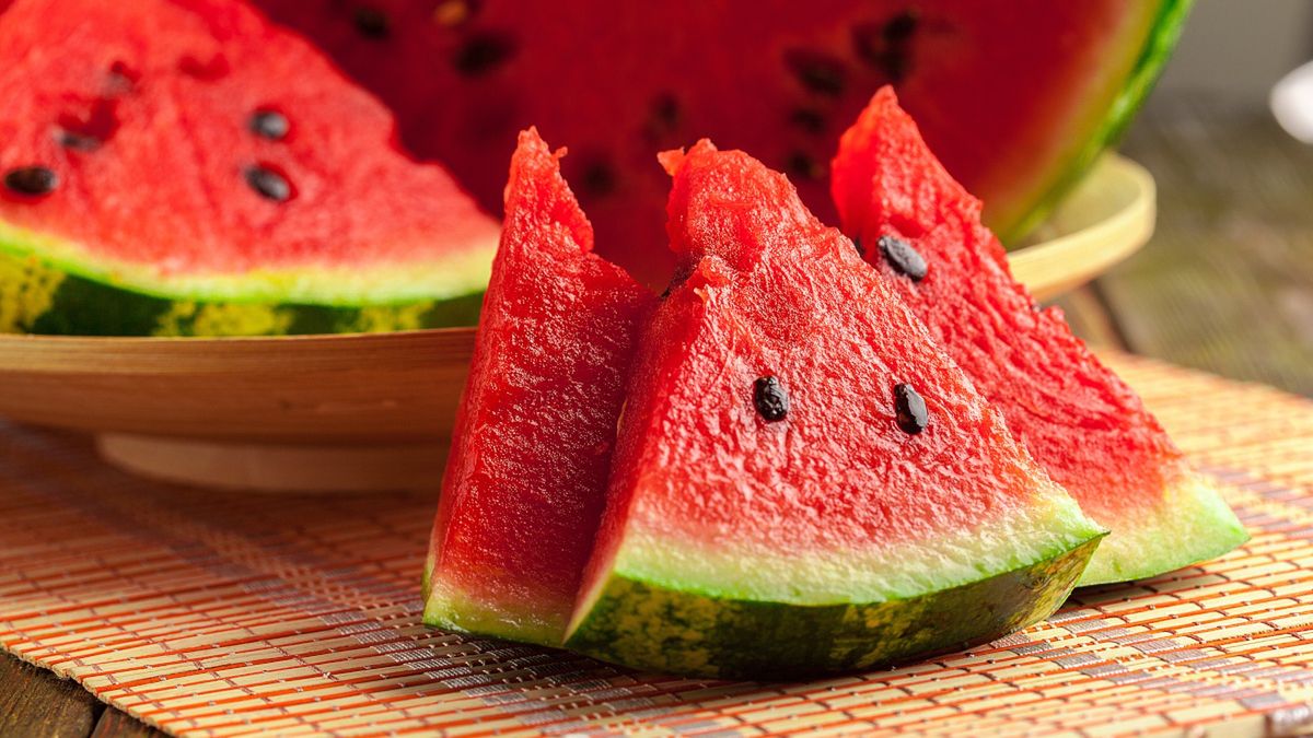 Arbuz pokrojony w trójkąty