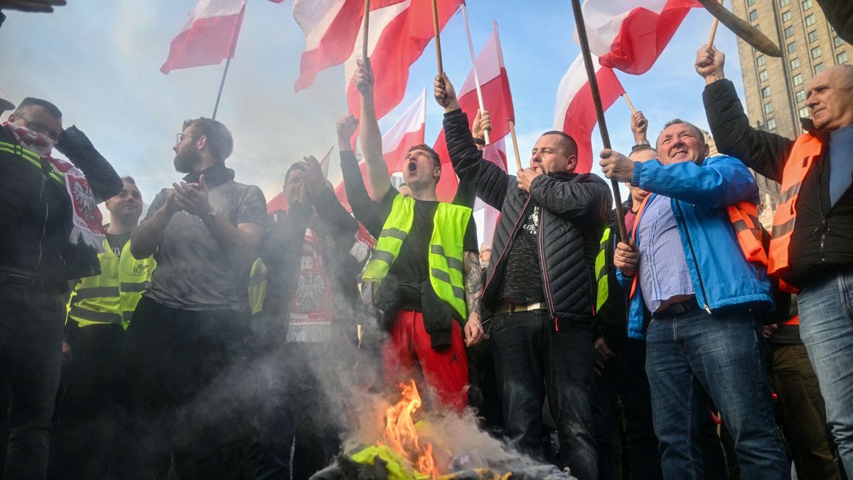 Protest rolnik�w w Warszawie
WARSAW, POLAND - FEBRUARY 27: Polish farmers take part in a protest against the EU Green Deal and the import of Ukrainian grain in Warsaw, Poland on February 27, 2024. Since February 09, 2024, Polish farmers have called a national protest against the proposed EU Green Deal and also against the import of certain Ukrainian products under the Free trade agreement due to the ongoing Russian war on Ukraine. Omar Marques / Anadolu
AA/ABACA