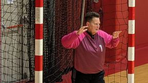 Grały o utrzymanie i nie miały bramkarki. Postawiły na... 60-latkę