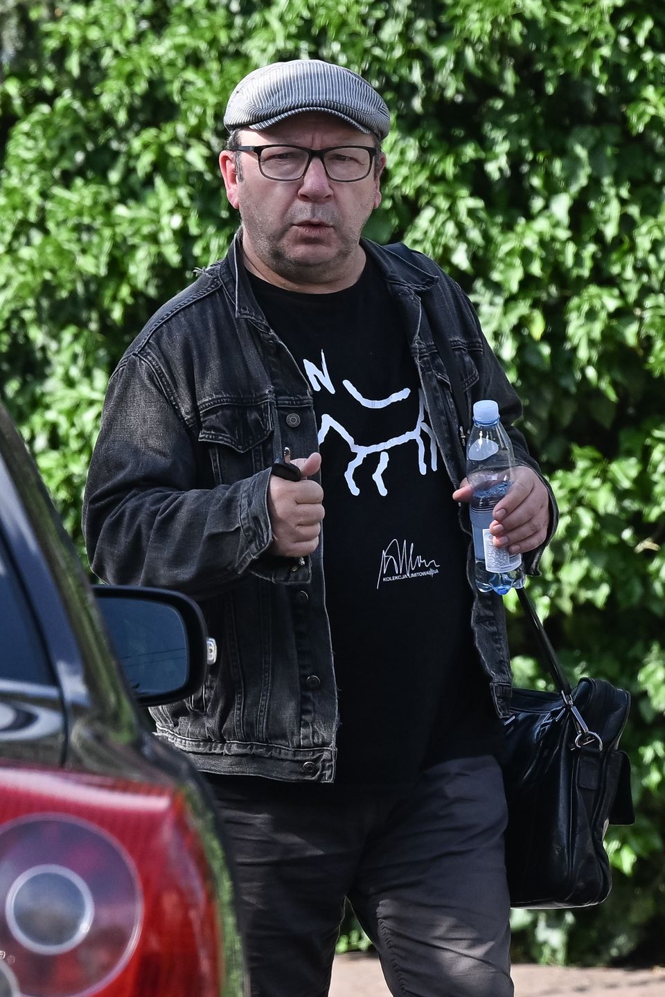 Zbigniew Zamachowski zatrzymał samochód na skrzyżowaniu