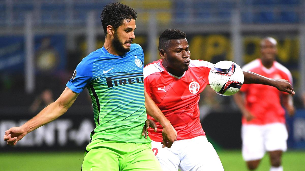 PAP/EPA / PAP/EPA/DANIEL DAL ZENNARO / Lucio Maranhao (po prawej) i Andrea Ranocchia (po lewej)