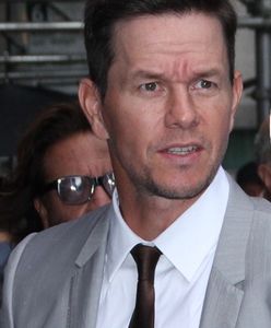 Mark Wahlberg ściągnął koszulkę, pokazał umięśnioną klatę. Tak trenuje 52-letni gwiazdor