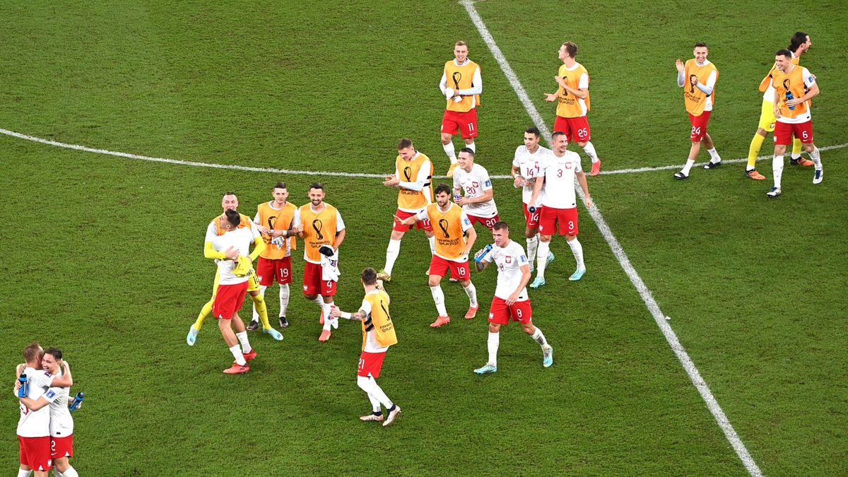 PAP/EPA / Georgi Licovski / Na zdjęciu: piłkarze reprezentacji Polski