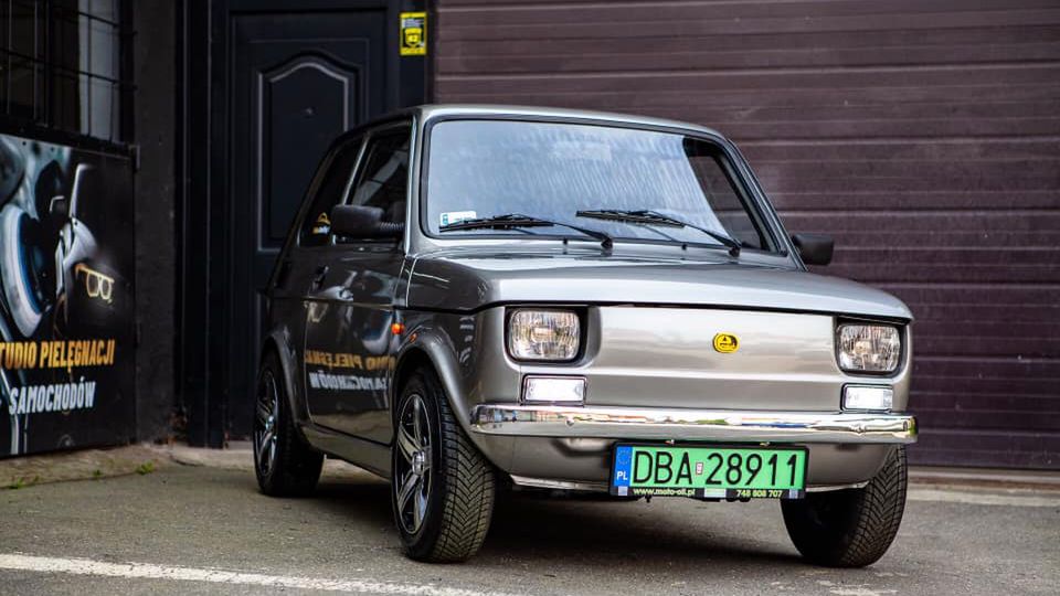 Maluch przeszedł tez remont blacharki - lakier wzięto z "Eleanor", czyli Mustanga GT500