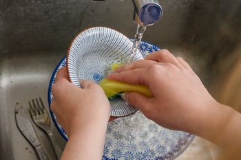Ekspert ostrzega. "W każdym porze kilkaset tysięcy bakterii"