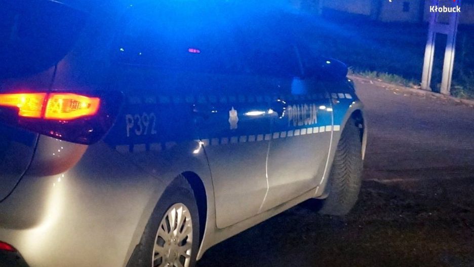 Śląskie. Pijany nieoświetlonym ciągnikiem wyjechał na drogę.