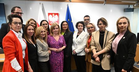 Pierwsze posiedzenie komisji nadzwyczajnej. Trwało siedem minut