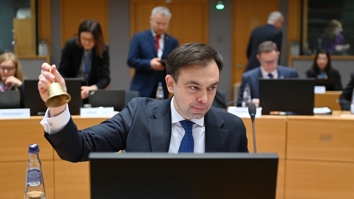 Bruksela, Belgia, 18.02.2025. Przewodnictwo Polski w Radzie UE. Minister finansów RP Andrzej Domański wziął udział w spotkaniu w ramach Ecofin w Brukseli, 18 bm. (amb) PAP/Kinga Majewska