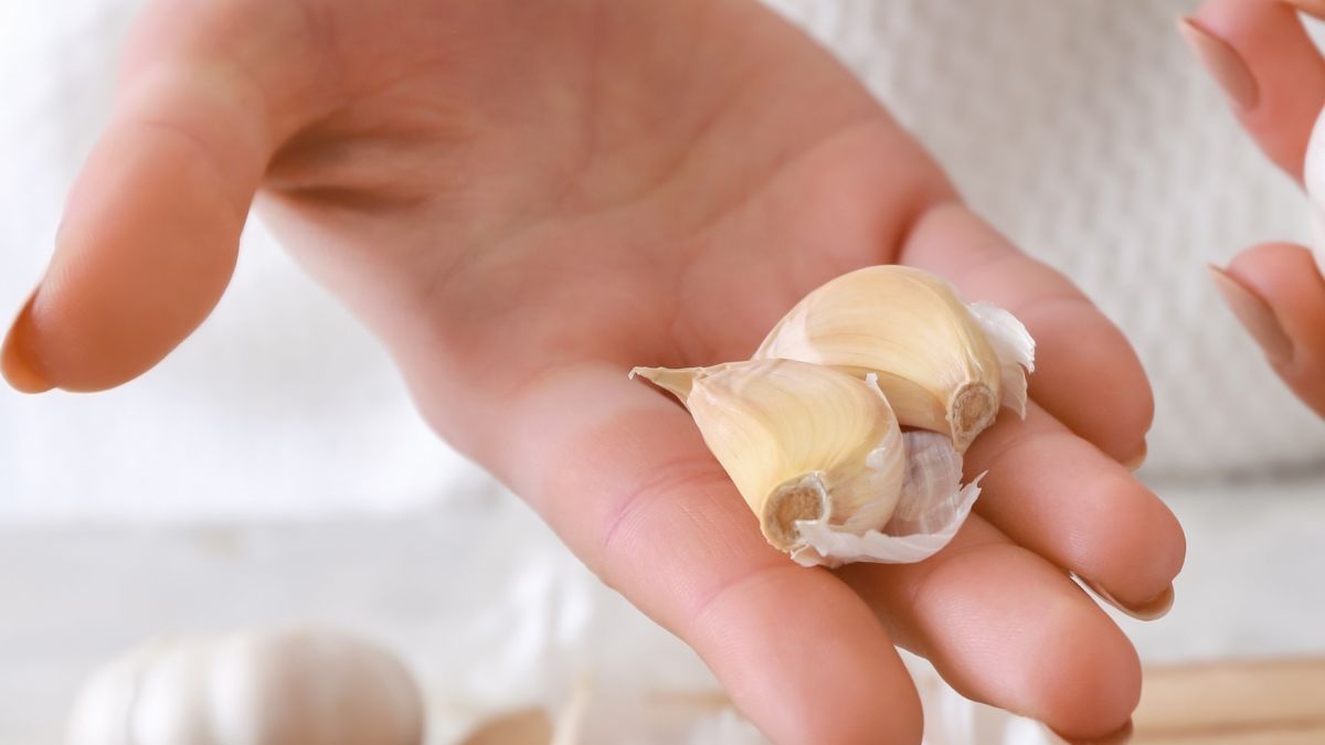 Jak szybko obrać czosnek?