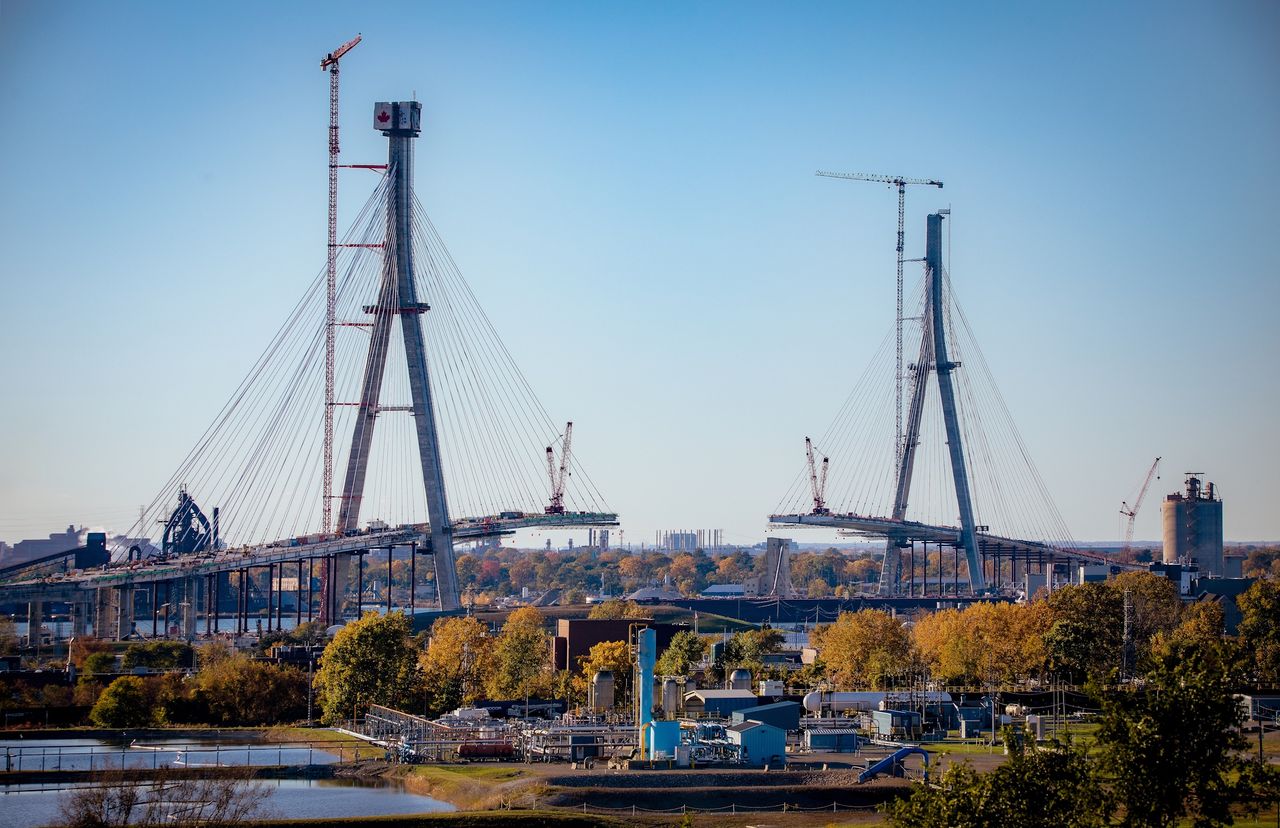 Był za, ale już jest przeciw. Most prawie gotowy, a Trump chce zablokować otwarcie