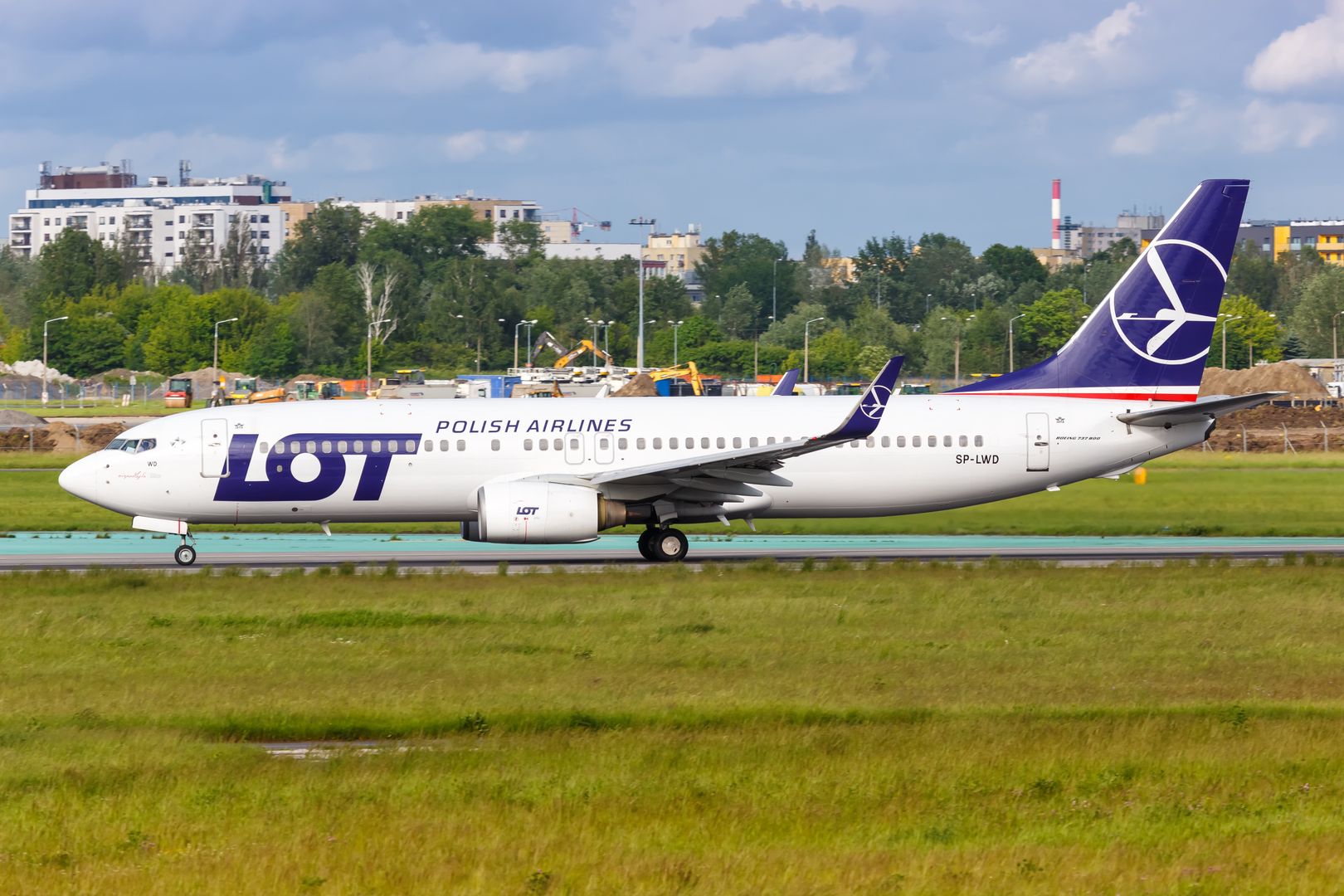 Boeing 737-800 na lotnisku w Warszawie