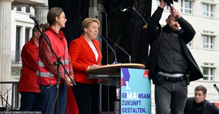 Wygwizdano ją podczas przemówienia. W stronę burmistrz Berlina poleciały jajka
