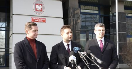 Prokurator Ostrowski "upokorzony". Warchoł o zarzutach