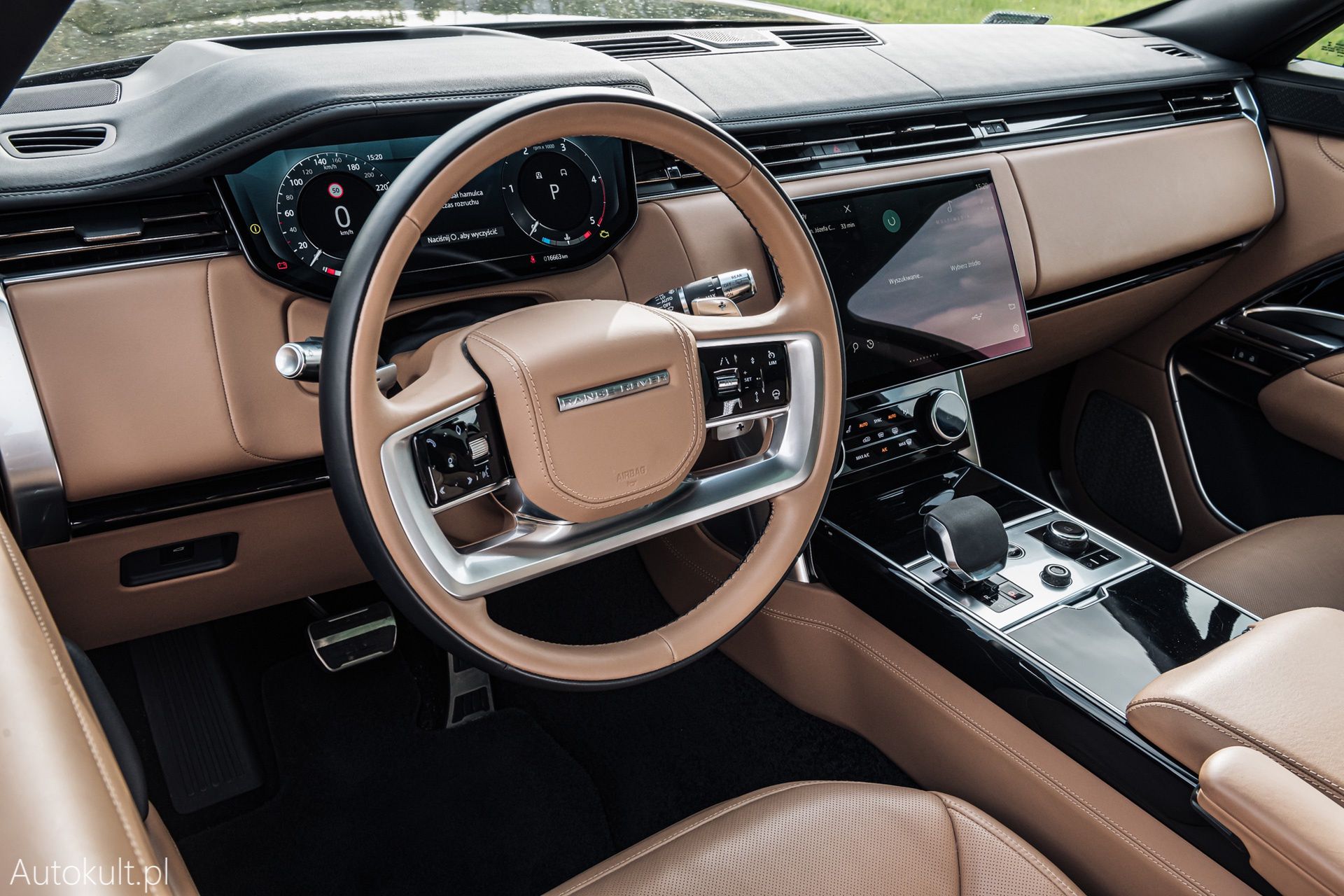 Range Rover (2022) vs Bentley Bentayga S (2022) vs Mercedes-Maybach GLS 600 (2022)