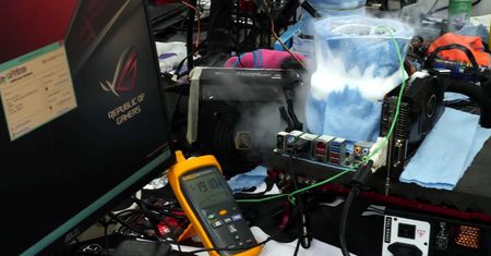 Core i9-9900K podkręcony do 7613 MHz - overclockerzy wykorzystali niekonwencjonalne chłodzenie