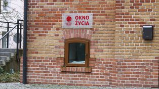 Noworodek zostawiony w oknie życia. To dziewiąte dziecko uratowane w tym miejscu