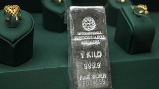 Srebro najtańsze od 11 miesięcy. Coraz bliżej poziomu 50 dol.