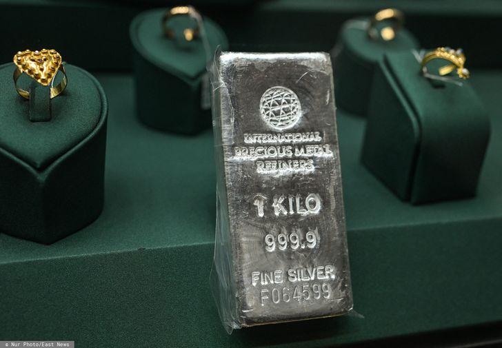 Srebro najtańsze od 11 miesięcy. Coraz bliżej poziomu 50 dol.