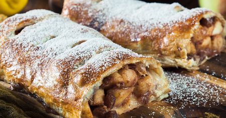 Strudel z jabłkami jak z wiedeńskiej kawiarni. Przepis dostałam od znajomej Austriaczki
