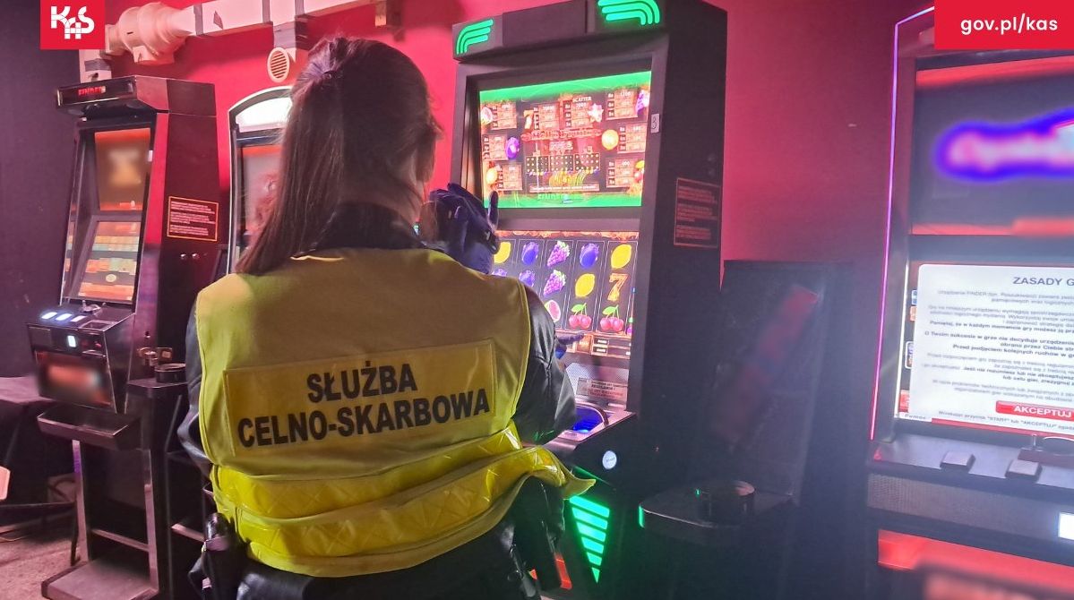 KAS uderza w nielegalny hazard w regionie. 14 osób usłyszało zarzuty