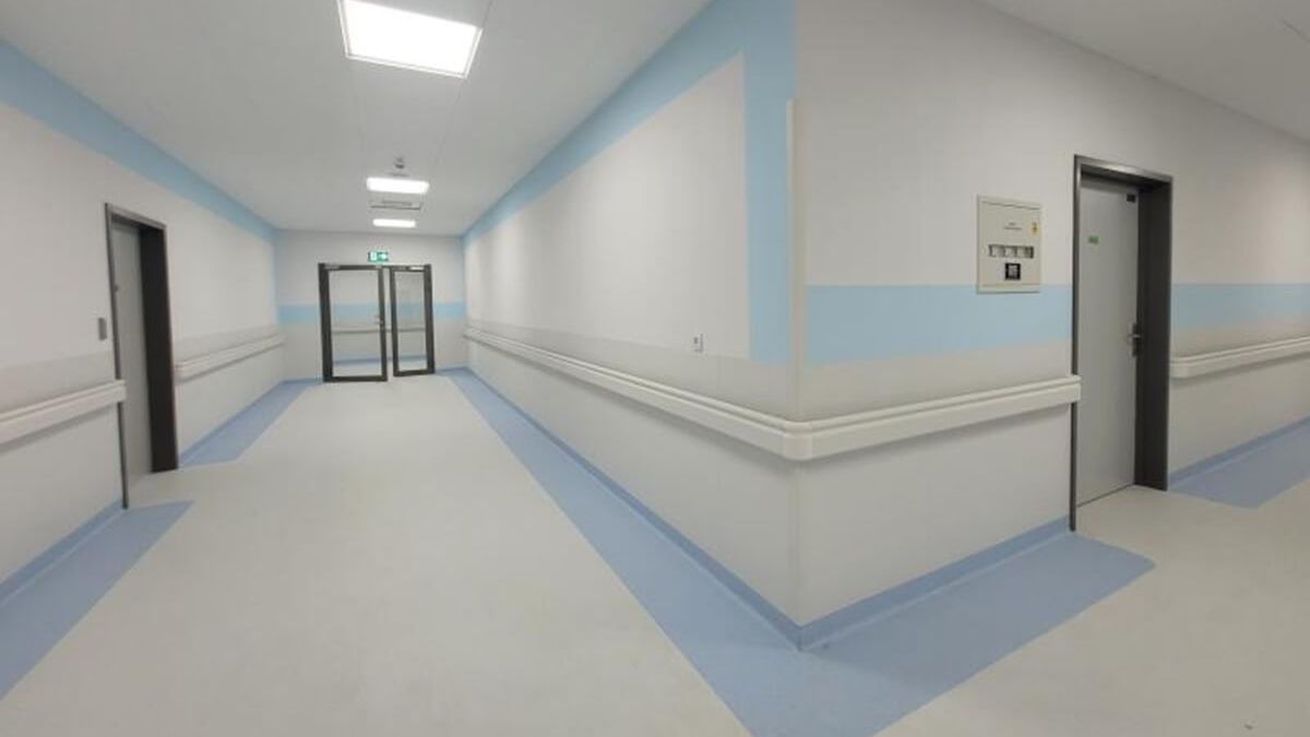 Korytarz nowego budynku G16 Uniwersyteckiego Szpitala Klinicznego nr 1 w Lublinie