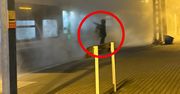 "Psychopata atakuje pociągi". Policja szuka tego mężczyzny