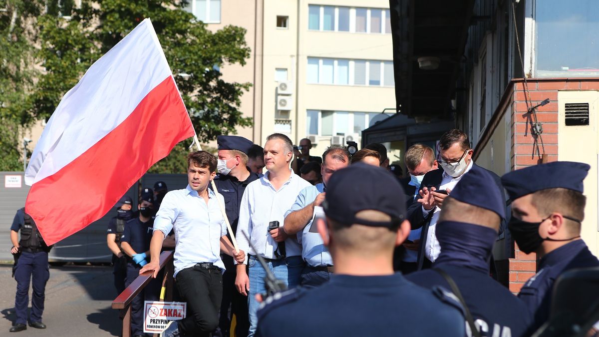 Protest AGROunii przed siedziba PiS