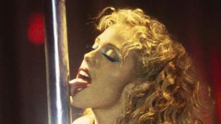 Kiedyś siała zgorszenie, dziś niańczy malucha