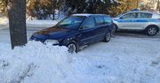 Komarówka Podlaska: Pijany 69-latek wjechał w zaspę