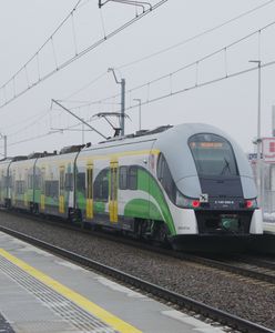 Paraliż na kolei w Warszawie. Odwołane pociągi, ogromne opóźnienia