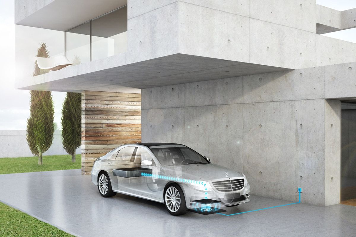 Elektryczne auta Mercedesa naładujemy bezprzewodowo