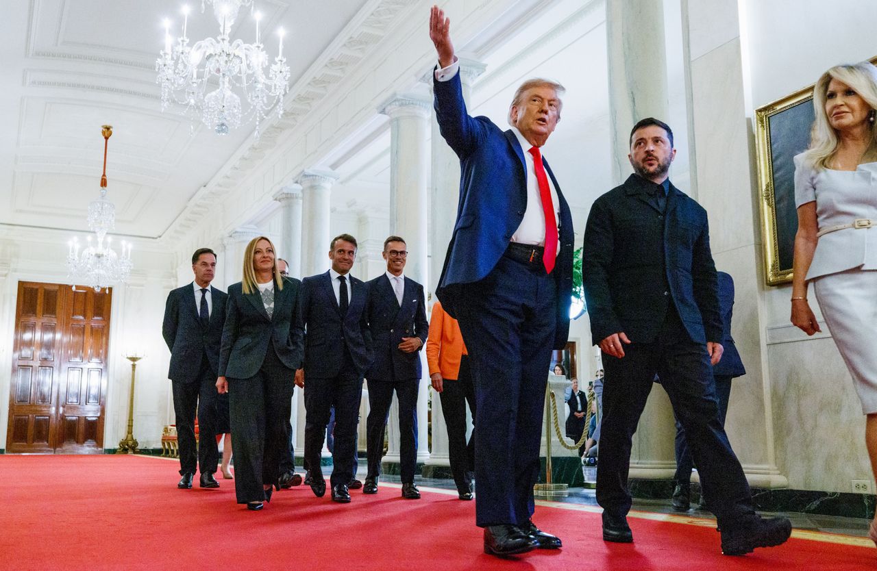 Rzeka pieniędzy dla USA. Europa ma się zrzucić na uzbrojenie dla Kijowa