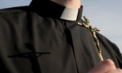 Skandal na Wyspach. Dwóch duchownych oskarżonych o napaść na kobietę