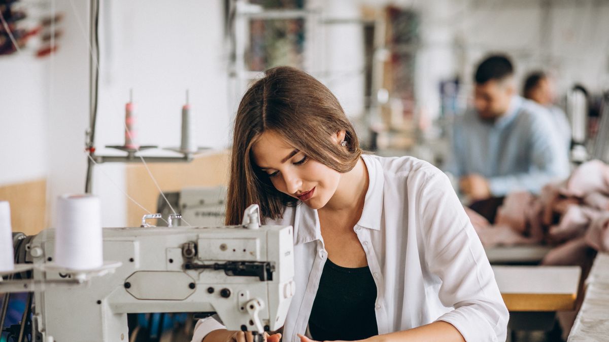 Zwolnienia grupowe w Pabianicach. Pracę stracą m.in. krawcowe i szwaczki z firmy tekstylnej