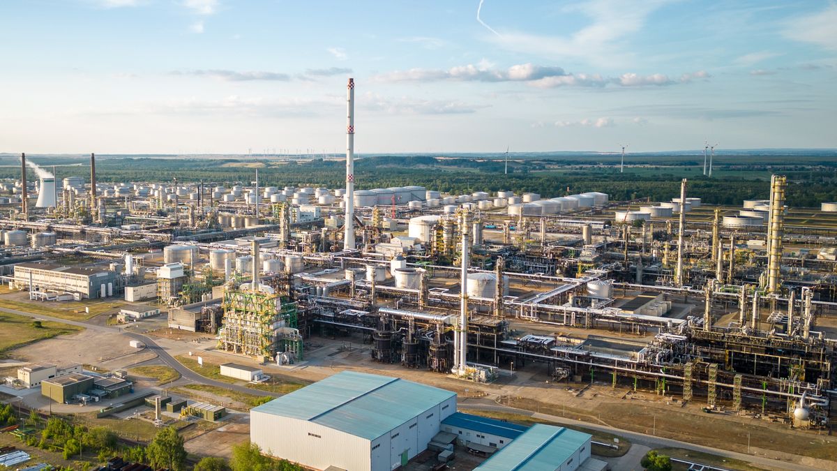 Rafineria Schwedt częściowo należy do Rosjan. To tutaj kończy się rurociąg "Przyjaźń"