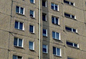 Lokatorzy przestali jej płacić. Siedem osób żyje na jej koszt