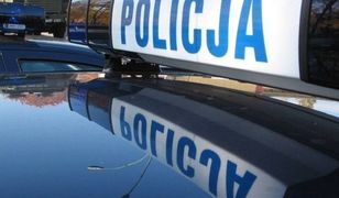 Wypadek na A2: Bus wbił się w naczepę ciężarówki. Dwie osoby uwięzione