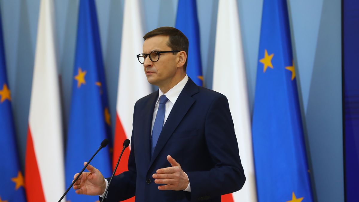  Warszawa, 07.03.2022. Premier Mateusz Morawiecki wziął udział w konferencji prasowej w KPRM w Warszawie, 7 bm. Konferencja dotyczyła wsparcia dla ukraińskich uchodźców. (aldg) PAP/Rafał Guz