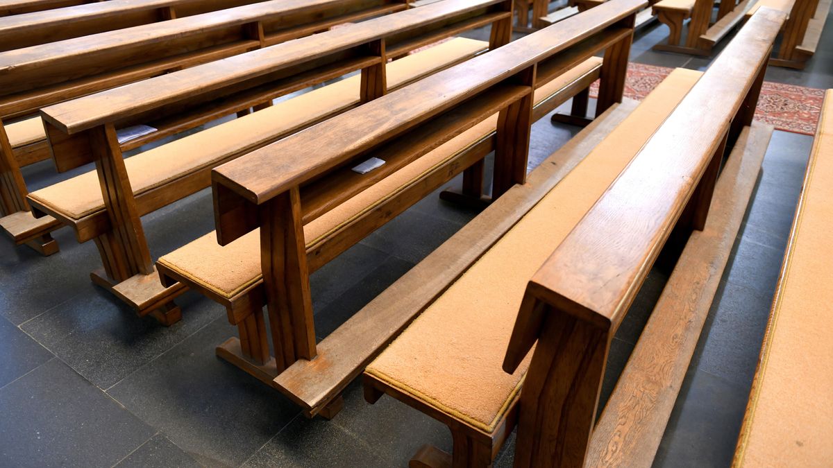 �awki
Rzesz�w, 25.03.2020. Koronawirus w Posce. �awki w katedrze w Rzeszowie, 25 bm. (dd/awol) PAP/Darek Delmanowicz
Darek Delmanowicz
covid-19, epidemia, epidemie i zarazy, ilustracja, koronawirus, pandemia, puste �awki, pusty, SARS-CoV-19, stan epidemii, wirus