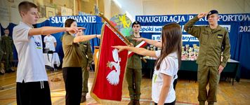 Pierwszoklasiści złożyli ślubowanie. Sportowy rok w ZSOMS oficjalnie rozpoczęty