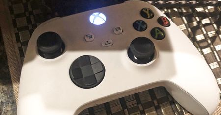 Xbox Series X: wjeżdża nowy kontroler. Cały na biało