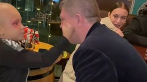 #dziejesiewsporcie: chory 7-latek wyprowadził "cios". Reakcja mistrza? Kapitalna!