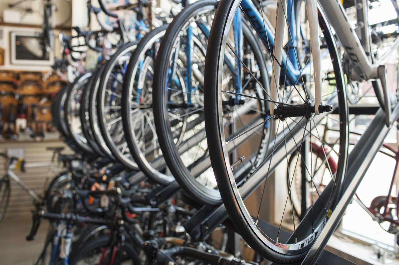 Weszli ze ścianą do magazynu. Zniknął sprzęt za ponad 120 tys. zł