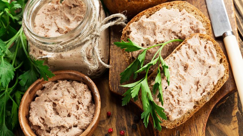 Wędzony pasztet z gęsich wątróbek w puszce